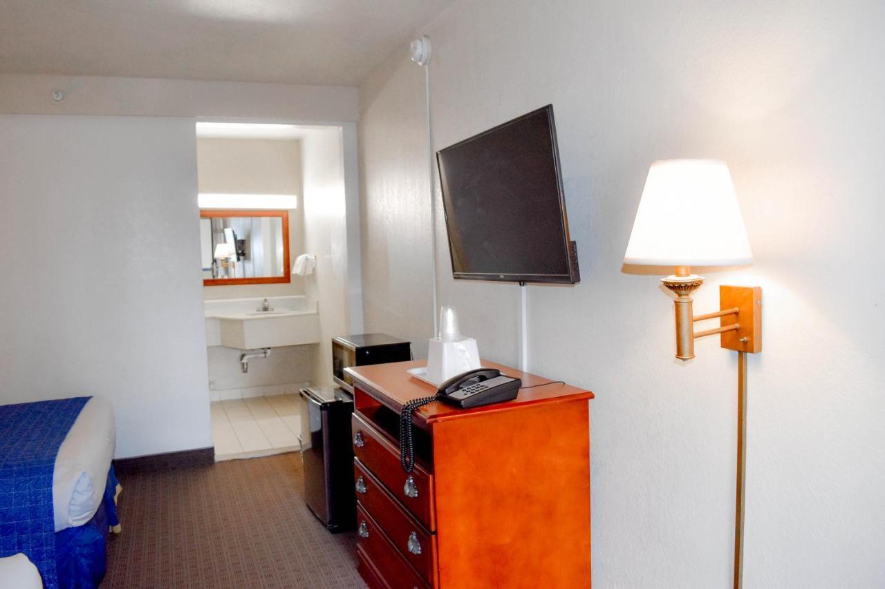Attleboro Motor Inn Εξωτερικό φωτογραφία