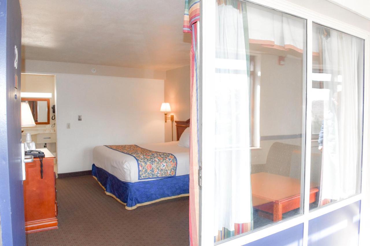 Attleboro Motor Inn Εξωτερικό φωτογραφία